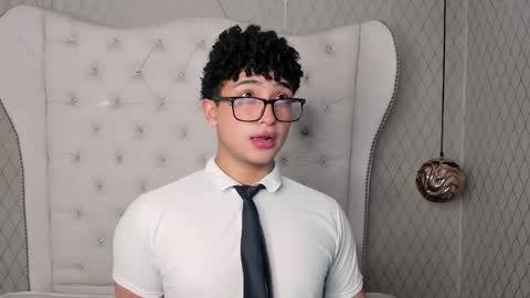 Snapshot of valentin0_3 chatting on November 3, 12:28 pm Valentin0 online show from November 3, 12:28 pm