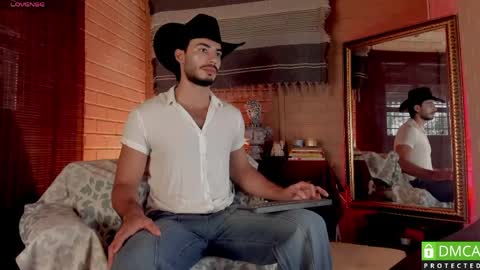 valentin_hoffman online show from April 18, 12:20 pm