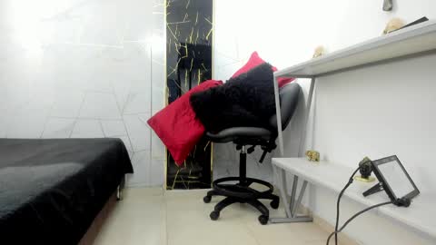 VALENTIN  online show from April 3, 4:10 am