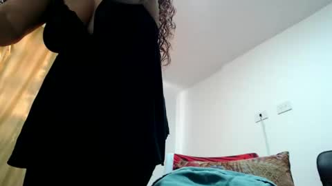 Snapshot of valentina2730_ chatting on February 4, 10:36 pm Valentina2730 online show from February 4, 10:36 pm