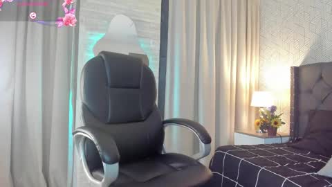 Snapshot of valentina__desire chatting on November 15, 12:34 pm Valen online show from November 15, 12:34 pm