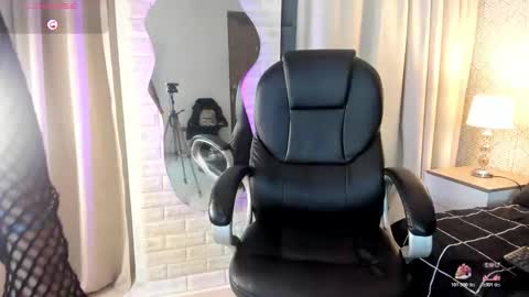 Snapshot of valentina__desire chatting on December 3, 12:03 pm Valen online show from December 3, 12:03 pm