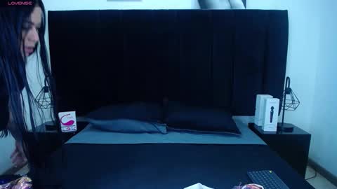 Snapshot of valentina_fox01_ chatting on February 8, 4:27 am Valentina online show from February 8, 4:27 am