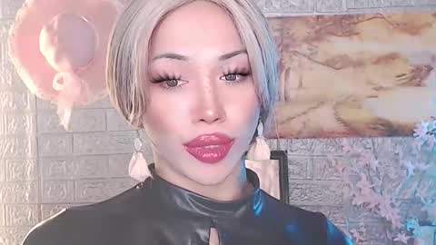 Amanda online show from April 25, 1:52 pm