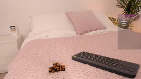 Snapshot of valentina_m17 chatting on December 17, 11:00 pm VALENTINA online show from December 17, 11:00 pm