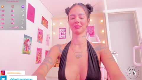 Snapshot of valentina_vegaa chatting on January 31, 8:43 pm Val online show from January 31, 8:43 pm
