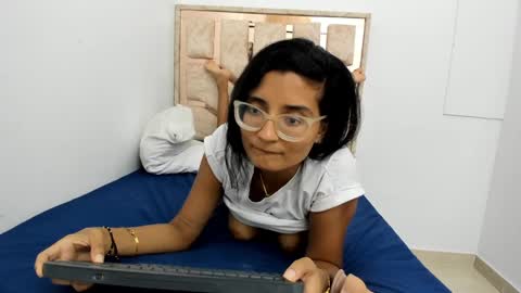 Valentina online show from December 17, 4:00 pm