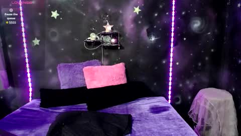valentinarojass_ online show from March 19, 2:21 pm