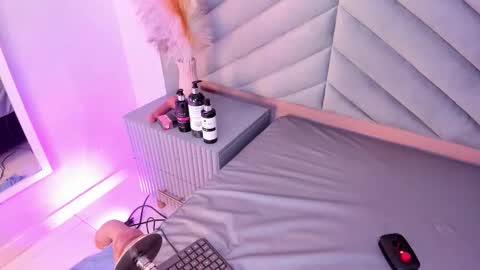 Mia  online show from November 15, 7:43 pm