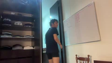 Snapshot of valentino_beaumont chatting on December 16, 1:10 am Valentino Beaumont online show from December 16, 1:10 am