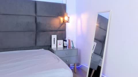 valentino moon online show from October 12, 2:43 am