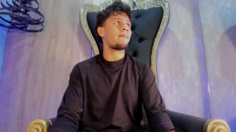 Snapshot of valentino_russo chatting on February 19, 1:18 pm VALENTINO online show from February 19, 1:18 pm