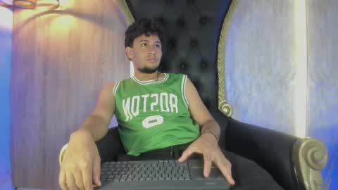 Snapshot of valentino_russo chatting on March 2, 6:37 pm VALENTINO online show from March 2, 6:37 pm