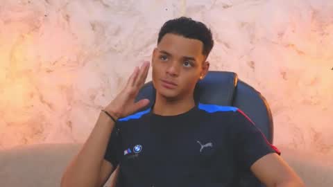 valentino_thompson online show from November 6, 7:59 pm