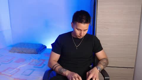 VALENTINO online show from November 25, 9:48 pm