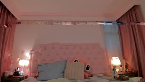 Vale Toro  online show from April 18, 12:20 pm