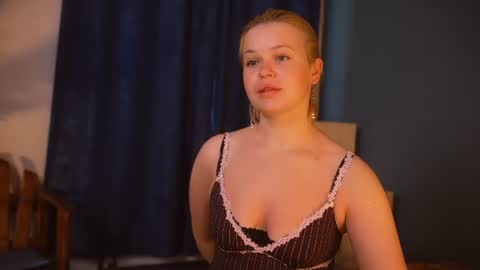 Snapshot of valeri______ chatting on June 24, 7:29 am valeri______ online show from June 24, 7:29 am