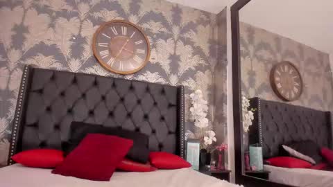 Snapshot of valeria_collin chatting on December 16, 5:51 pm valeria_collin online show from December 16, 5:51 pm