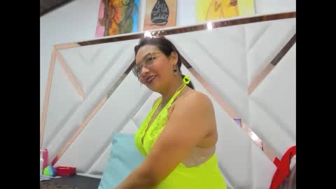 valeria_gil_ online show from December 3, 11:36 pm