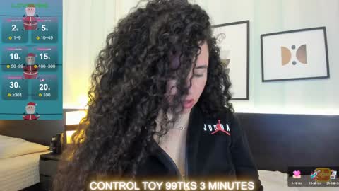 Snapshot of valeriaa_soler chatting on December 15, 12:17 pm Valeria online show from December 15, 12:17 pm