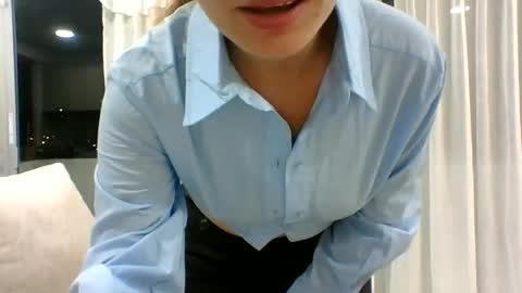 Snapshot of valeriafrannco chatting on June 23, 4:10 am valeriafrannco online show from June 23, 4:10 am