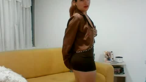 Snapshot of valeriafrannco chatting on July 1, 4:25 am valeriafrannco online show from July 1, 4:25 am