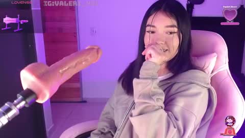 Snapshot of valeribell1 chatting on November 28, 5:43 am Valeri online show from November 28, 5:43 am