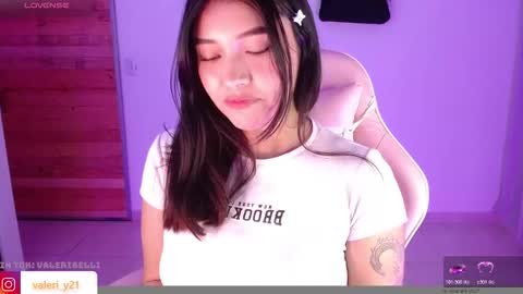 Snapshot of valeribell1 chatting on December 15, 2:49 am Valeri online show from December 15, 2:49 am