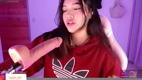 Snapshot of valeribell1 chatting on December 17, 5:46 am Valeri online show from December 17, 5:46 am