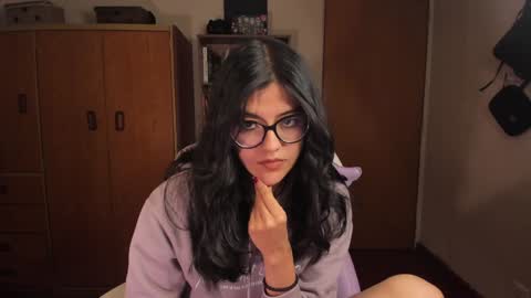 Snapshot of valerie__sky chatting on January 3, 4:00 am Val online show from January 3, 4:00 am