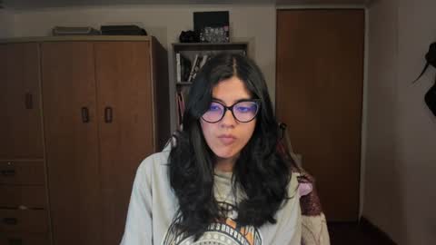 Snapshot of valerie__sky chatting on January 7, 3:35 am Val online show from January 7, 3:35 am