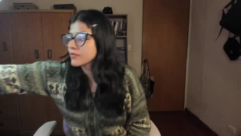 Snapshot of valerie__sky chatting on January 14, 2:40 am Val online show from January 14, 2:40 am