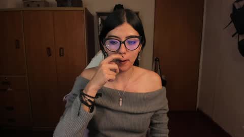 Snapshot of valerie__sky chatting on January 15, 3:11 am Val online show from January 15, 3:11 am