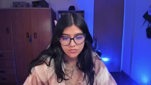 Snapshot of valerie__sky chatting on January 24, 11:34 pm Val online show from January 24, 11:34 pm