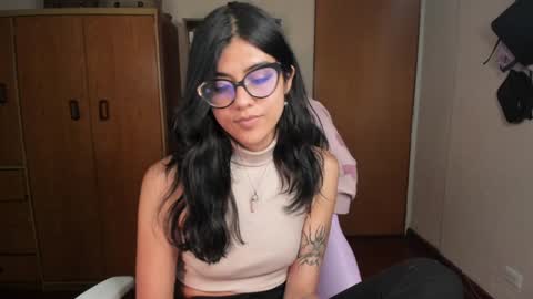 Snapshot of valerie__sky chatting on February 6, 2:55 am Val online show from February 6, 2:55 am