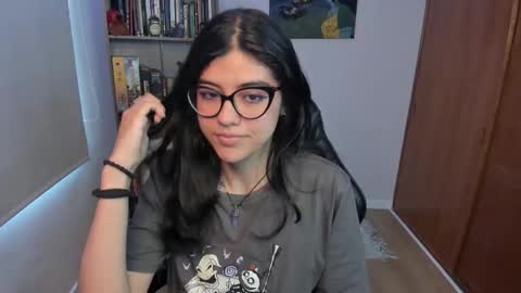 Snapshot of valerie__sky chatting on December 3, 11:30 am Val online show from December 3, 11:30 am