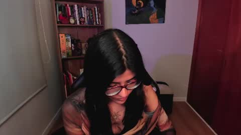 Snapshot of valerie__sky chatting on June 12, 2:54 am Val online show from June 12, 2:54 am