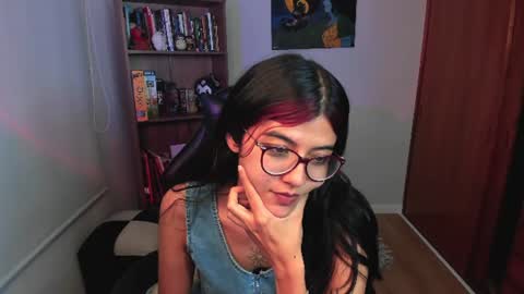 Snapshot of valerie__sky chatting on August 1, 4:45 am Val online show from August 1, 4:45 am