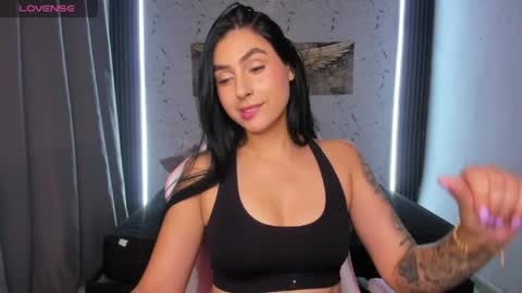 Snapshot of valerie_corthez chatting on May 5, 6:49 pm VALERIE online show from May 5, 6:49 pm