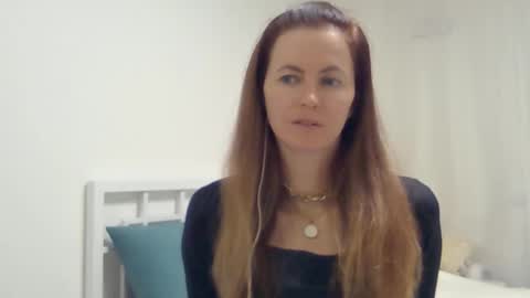 Snapshot of valerie_rose777 chatting on October 18, 7:03 pm valerie_rose777 online show from October 18, 7:03 pm