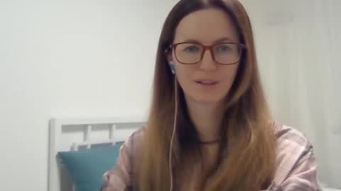 Snapshot of valerie_rose777 chatting on October 19, 6:30 pm valerie_rose777 online show from October 19, 6:30 pm