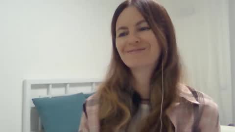 Snapshot of valerie_rose777 chatting on November 1, 8:11 pm valerie_rose777 online show from November 1, 8:11 pm