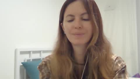 Snapshot of valerie_rose777 chatting on November 6, 8:10 pm valerie_rose777 online show from November 6, 8:10 pm