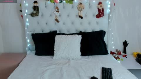 valeria111111 online show from December 24, 2:33 pm