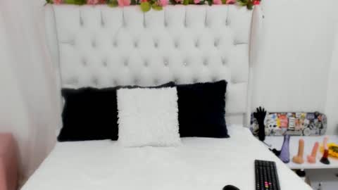 valeria111111 online show from January 25, 7:18 pm