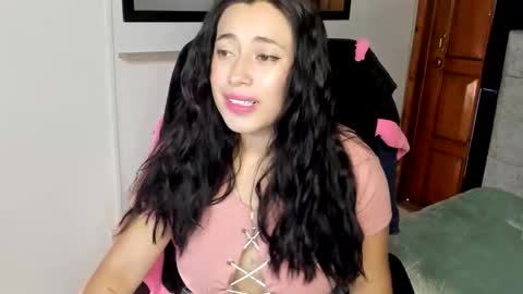 Snapshot of valery_bonneth chatting on February 5, 12:32 pm valery_bonneth online show from February 5, 12:32 pm