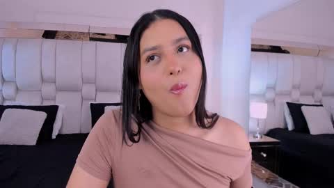 valerycooper23 online show from December 19, 7:54 pm