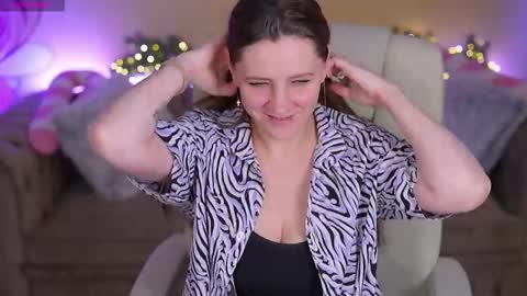 V A L E R Y  M U R online show from January 5, 8:01 pm