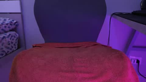 Snapshot of valeryuwu chatting on November 25, 4:45 am tinyfemboy online show from November 25, 4:45 am