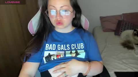 Snapshot of valeryvass_07 chatting on December 12, 12:59 am My name is Valery... Nice to meet you  thumb up me please its important online show from December 12, 12:59 am